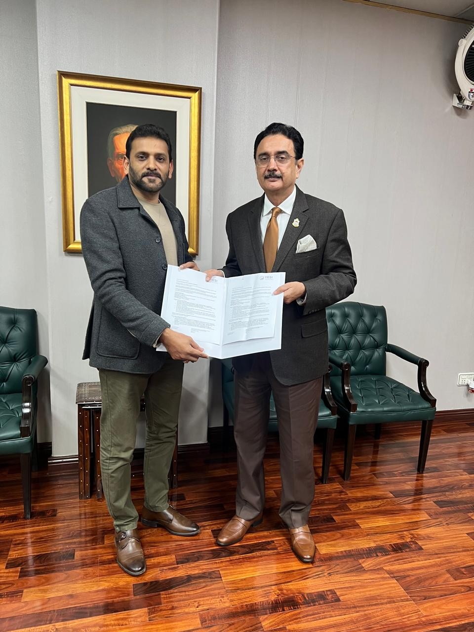 Dr. Muhammad Nasar-u-Minallah receives the YESI International Fellow Award from the Vice Chancellor of the University of the Punjab, Prof. Dr. Muhammad Ali Shah (S.I., T.I.), who congratulated him on this achievement.